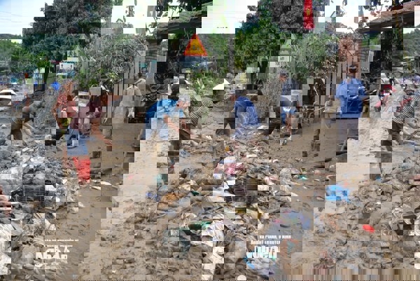 Thiếu nước sạch - vấn đề cấp bách của người dân vùng lũ miền Tây Nghệ An